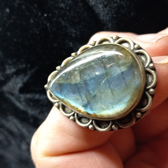 Labradorite gemstone ring size 8. Sterling silver stamped  .925 - Picture 6 of 6